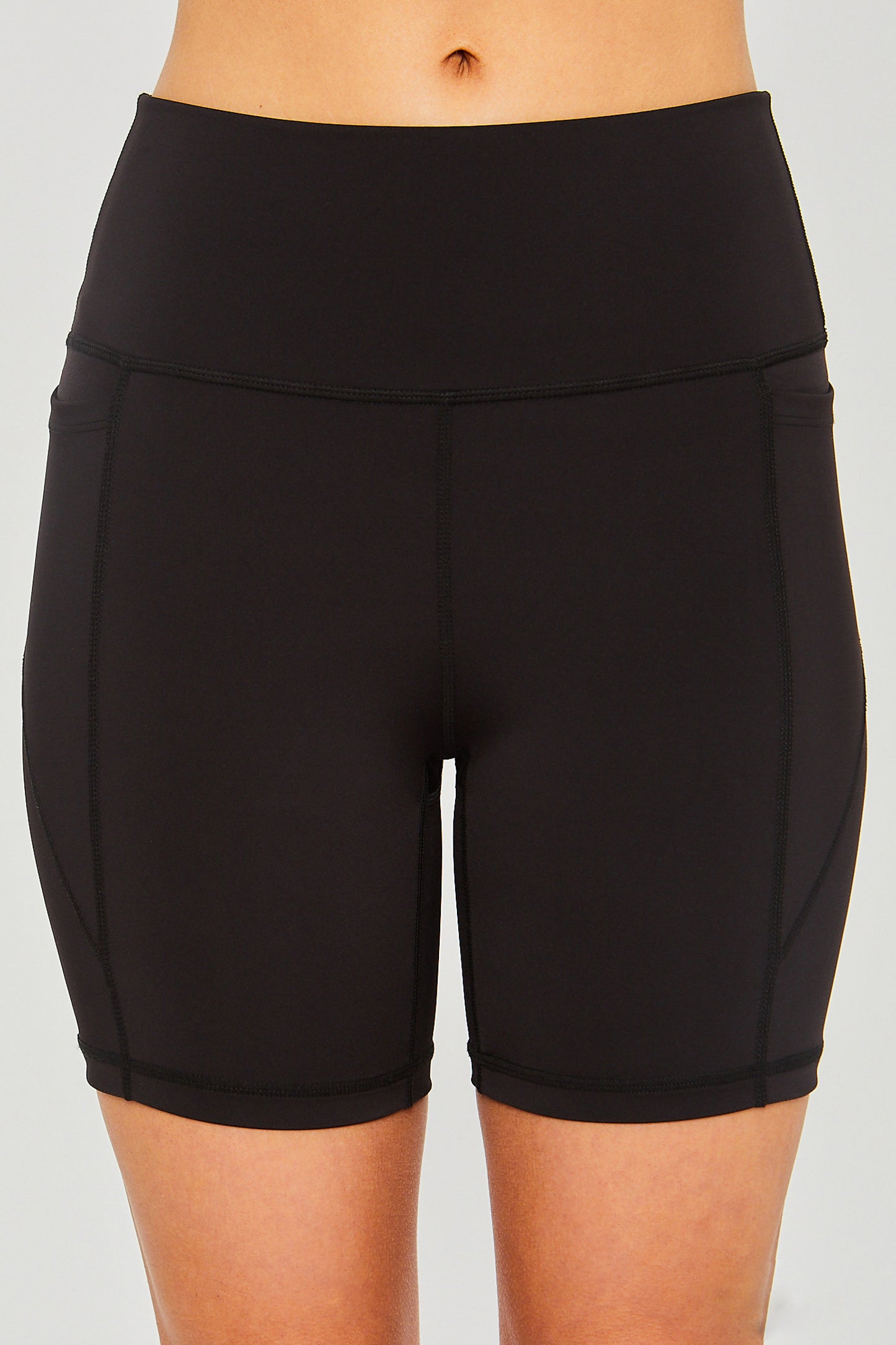 Short deportivo con bolsa
