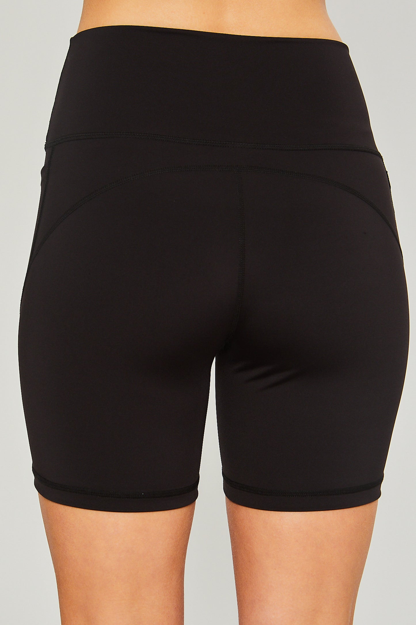 Short deportivo con bolsa
